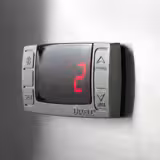 Saladette ECO - 1370mm - 3 Glastüren - mit Einlass für 4x GN 1/1 & Edelstahldeckel