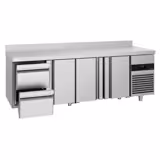 Kylbänk PREMIUM - 2330x700 mm - 632 l - Fläktkyla - GN 1/1 - med bakkant - med 3 dörrar - med 2 lådor