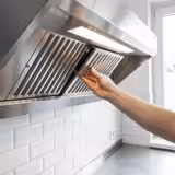 Cappa a parete Professionale Snack - 1400mm - Prof.700mm - AISI 304 - con filtri a labirinto antigrasso e illuminazione LED