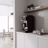 Distributeur de boissons chaudes à produits solubles - 4 conteneurs de poudre - 2kW - Tactile - 10programmes