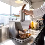 Coupe-currywurst - 188 x 225 mm - avec 2 lames - 135 W - largeur de coupe : 5 à 35 mm