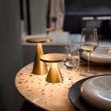 Lampada da tavolo LED ricaricabile - CONE - dimmerabile a 3 livelli - IP54 - per interno/esterno - Ø 130mm - Oro