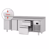 Tavolo refrigerato PREMIUM PLUS - 2452x700mm - Ventilata - 625 L - con 3 porte battenti - con 2 cassetti - Alzatina