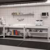 Nerezový pracovní stůl PREMIUM - 1600x600 mm - se spodní policí & se zadním lemem & s vyztuženou pracovní deskou