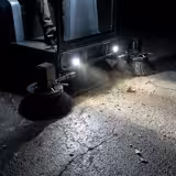 Spazzatrice uomo a bordo aspirante a batteria professionale - Capacità di lavoro 13.000m²/h - Larghezza di lavoro 1900mm - con spruzzo d’acqua (abbattimento polveri)