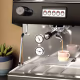 Επαγγελματική μηχανή καφέ espresso (portafilter) - με 3 γκρουπ - αυτόματη δοσομετρική - με σύστημα pre-infusion & 2 ακροφύσια ατμού