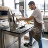 Pizzadeegroller - voor Ø260–400mm pizzadeeg - deegdikte 0,5 tot 5,5mm - 375W - rvs