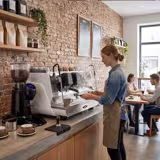 WEGA | Máquina de café expresso - 3 grupos - com 2 batedores de leite e água quente - Touch