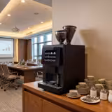 Kaffeevollautomat - 30 Programme - 10 Zoll Touchscreen - 2 Bohnen- & 3 Pulverbehälter - inkl. Frischmilchsystem für 2 Milchsorten