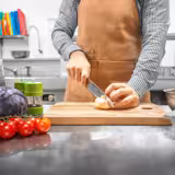 Masă de lucru tip dulap din oțel inoxidabil ECO - 2000x600 mm - uși glisante - cu rebord