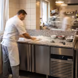 Chladicí stůl na pizzu PREMIUM - 2100x800 mm - se 3 dveřmi - se žulovou pracovní deskou