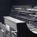 Hűtő és süteményes pult - 1600mm - világítással - 3 polc és süteményes kihúzható polcok