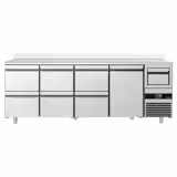 Stół barowy chłodniczy PREMIUM - 2690x600x1150mm - 775L - z 1 drzwi, 6 szuflad, blat z nakładką (rantem), wybijak do fusów kawy, termostat cyfrowy, automatyczne odszranianie, regulowane nóżki