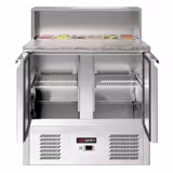 Saladette réfrigérée ECO - 903mm - 240L - façade noire - 2 portes - avec découpe pour 5x GN 1/6 & Couvercle inox - plan de travail en granit noir