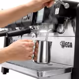 WEGA | Polar - Macchina da caffè espresso - 3 gruppi - 6,9 kW - con 2 montalatte e acqua calda - touch - acciaio inossidabile