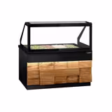 Saladette TORONTO - 1500mm - rivestimento frontale in legno - 2 porte - con vetrina in vetro dritto per 4x GN 1/1, 1 ripiano - piano di lavoro in granito nero