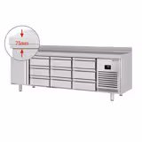 Tavolo refrigerato PREMIUM PLUS - 2452x600mm - Ventilata - 510 L - con 1 porta battente - con 9 cassetti - Alzatina