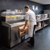 Pizzakylbänk PREMIUM - 1400x700 mm - med 3 dörrar - inkl. kylränna med glasöverbyggnad, LED-belysning - 6x GN 1/4