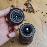 (6 ks) Mlýnek na pepř - ETERNAL - Nerezová ocel a bukové dřevo - Výška: 155 mm - Tmavě hnědá