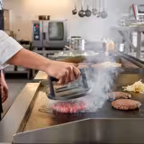 Prensa para Smash Burger - Ferro fundido - Ø150mm - base lisa - Preto