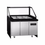 Saladette TORONTO - 1250mm - houtlook front - 2 deuren - met rechte glazen opzetvitrine voor 3x GN 1/1 - granieten werkblad