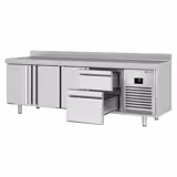 Tavolo refrigerato PREMIUM PLUS - 2452x700mm - Ventilata - 625 L - con 3 porte battenti - con 2 cassetti - Alzatina