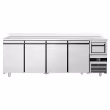 Bajo mostrador refrigerado PREMIUM - 2690x600mm - 775L - con 4 puertas, encimera de trabajo con trasera elevada y golpeador de café