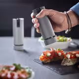PEUGEOT | LINE – młynki do soli i do pieprzu – Karbon/aluminium – elektryczne – wysokość: 150 mm