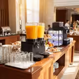 Ayran-/mehuannostelija - 2 säiliötä hanalla - 2x 10 l - 500 W - musta