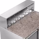 Saladette réfrigérée ECO - 903mm - 240L - façade noire - 2 portes - avec découpe pour 5x GN 1/6 & Couvercle inox - plan de travail en granit noir