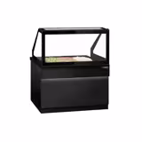 Saladette TORONTO - 1250mm - frontale nero - 2 porte - con vetrina in vetro dritto per 3x GN 1/1, 1 ripiano - piano di lavoro in granito nero