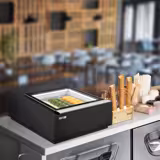 Vetrina gelato da banco - 670mm - Refrigerazione statica - con Sbrinamento automatico - per 3x Vasca da gelato da 5 Litri - Nero - Vetro dritto - Apertura coperchio lato lato operatore