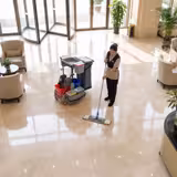 Cărucior de curățenie - 6 recipiente, storcător de mop, sac pentru rufe și raft