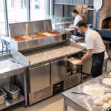 Pizzawerkbank PREMIUM - 1400x700mm - met granieten werkblad - met 3 deuren - incl. opzetkoelvitrine - 6x GN 1/4