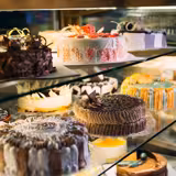 Commercial cake display fridge - 365L - 1250mm - Double glazing - with 3 adjustable shelves - rear sliding doors