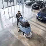 Autolaveuse aspirante – performance de travail 2 650 m²/h