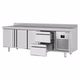 Tavolo refrigerato PREMIUM PLUS - 2452x700mm - Ventilata - 625 L - con 3 porte battenti - con 2 cassetti - Alzatina