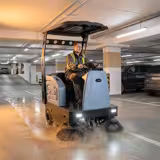 Balayeuse autoportée - 8 700 m²/h - avec toit et fonction de pulvérisation d’eau