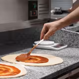 طاولة تحضير بيتزا مبردة PREMIUM - 1400x700 mm - مع 3 أبواب زجاجية - سطح عمل جرانيت - شامل وحدة تبريد علوية - 6x GN 1/4