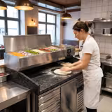 Table réfrigérée à pizza PREMIUM - 1500 x 800 mm - avec 1 porte et 7 tiroirs - incl. vitrine réfrigérée - 6 x GN 1/3