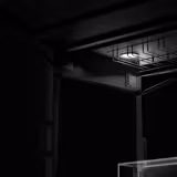 Postazione cocktail mobile - con frigorifero da bar, piano di lavoro, piano in vetro e illuminazione a LED - incernierata