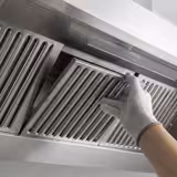 Wandafzuigkap RVS - 700mm diep - 1600mm - zonder motor - met 3 labyrintfilters en verlichting