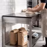 Table de travail en inox PREMIUM - 1400x600mm - avec étagère basse + traverses de renfort - avec dessus en granit