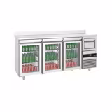 Mesa refrigerada para bar - 2,13 m - con 3 puertas de vidrio, zócalo y aldabas para café