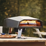 Forno a gas per pizza da esterno - Platea in mattoni refrattari - 562x702mm - 1 pizza Ø40cm - fino a 500°C - Meccanico - Nero - incl. Tragetasche